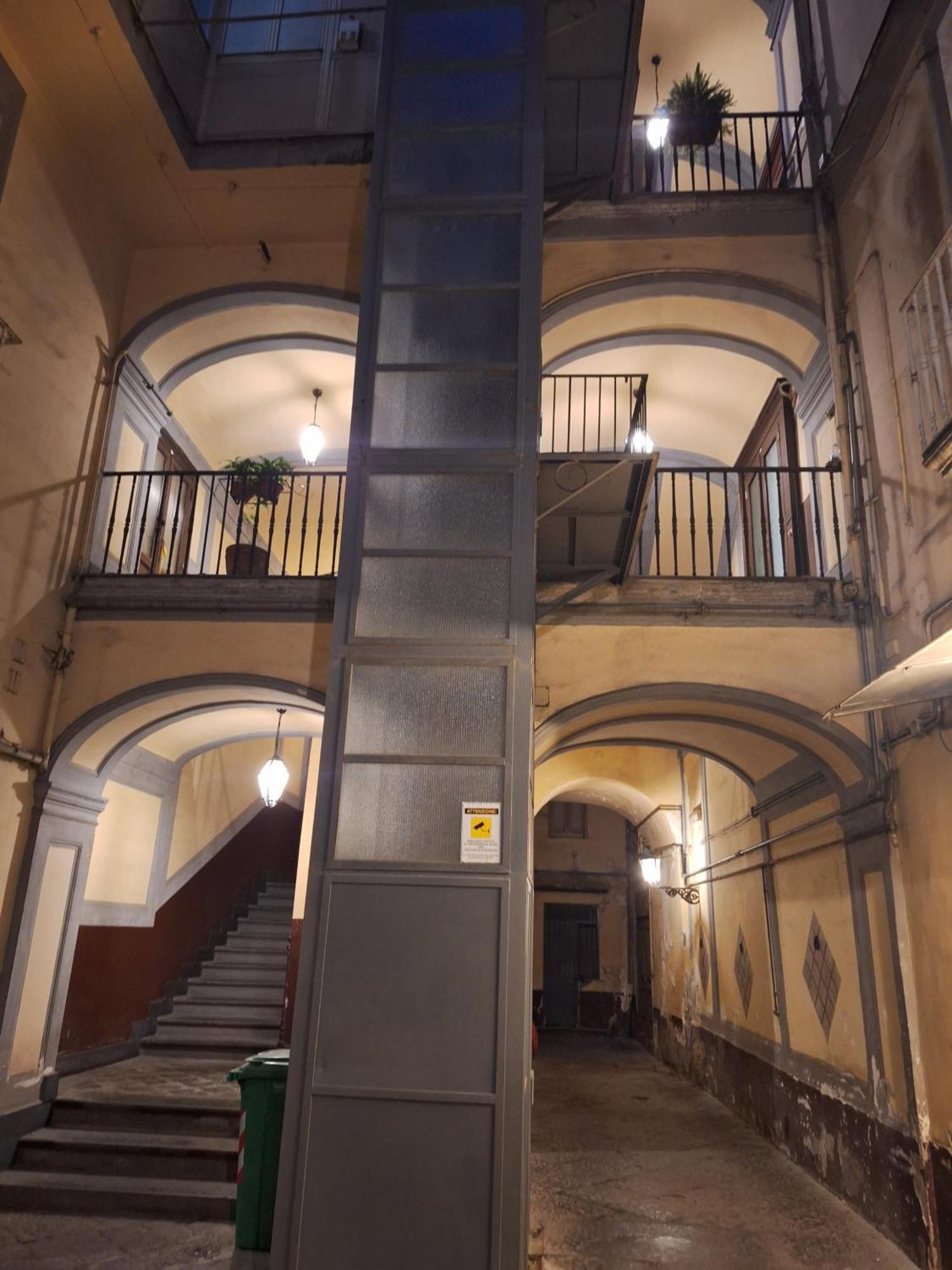 Donna Rita Apartment Наполи Екстериор снимка