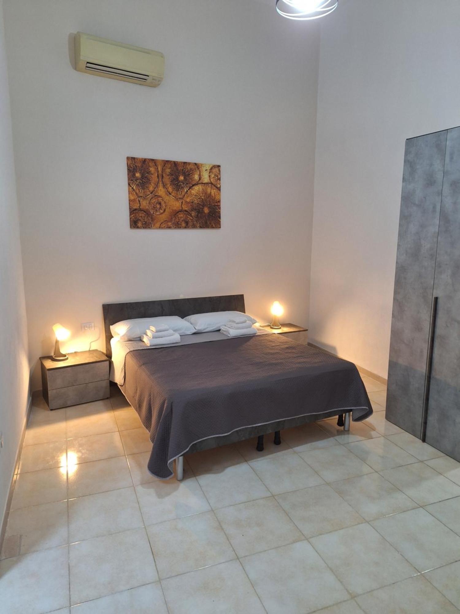 Donna Rita Apartment Наполи Екстериор снимка