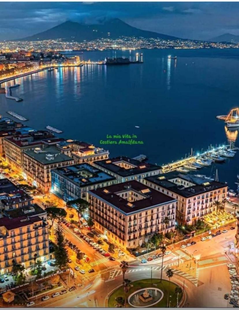Donna Rita Apartment Наполи Екстериор снимка
